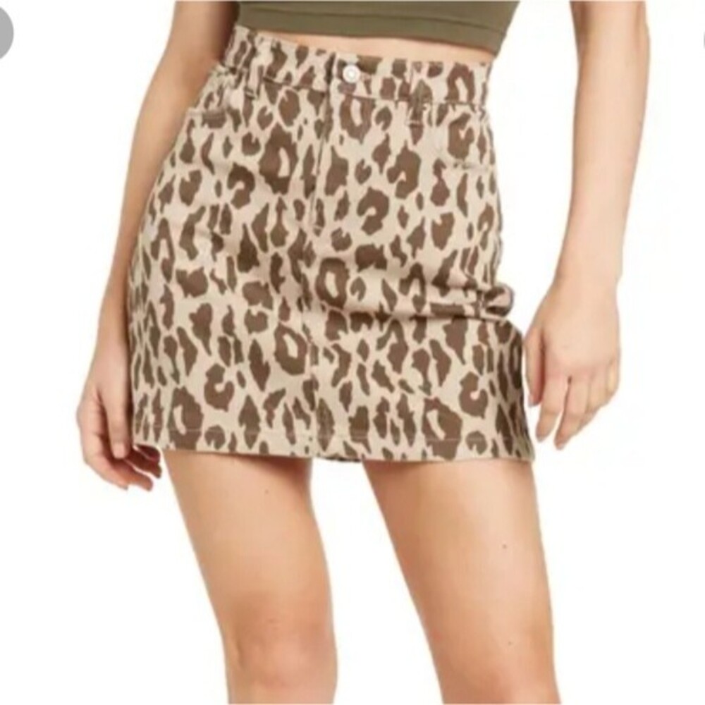 Kensie Vintage Luxe 5-Pocket Animal Print Denim Mini Skirt in Tierra Leopard